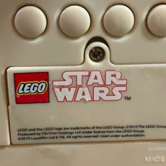 HOST PICK July 2022 - 2010 Yoda Lego Alarm Clock ⏰ GLOWS! Battery operated - Picture 7 of 11